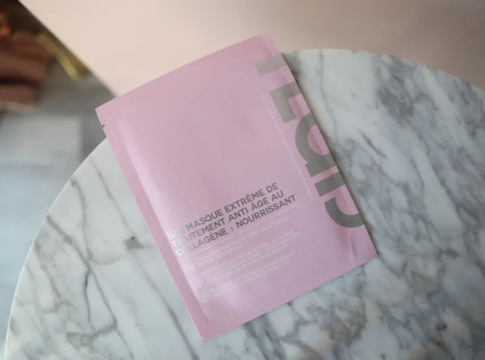 搭配面膜中的海藻和防护精萃，还能够修护肌肤、增进皮肤弹性~