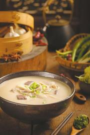 　　可以品尝的非遗文化——简阳羊肉汤。