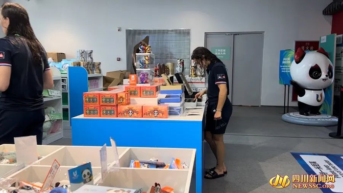 正在选购的运动员们