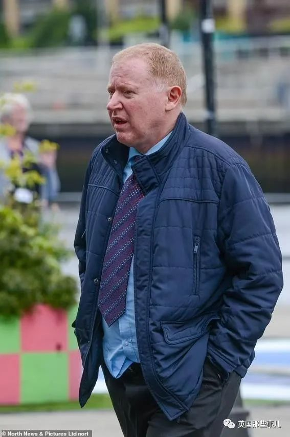 英国公交司机拒载80岁老太还将她拖行45分钟导致双腿截肢太残忍