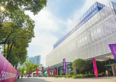 猛追湾游泳场。