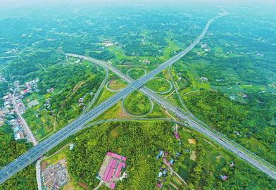 简阳正在加快构建综合立体交通网络。