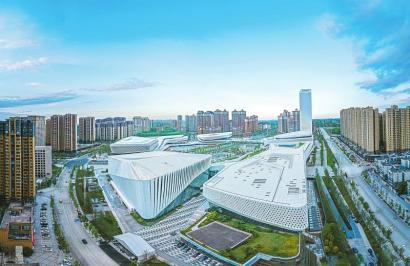 简阳市文化体育中心（东来印象）承办成都大运会跳水和柔道两项赛事，也是成都东部区域最大的文创中心。