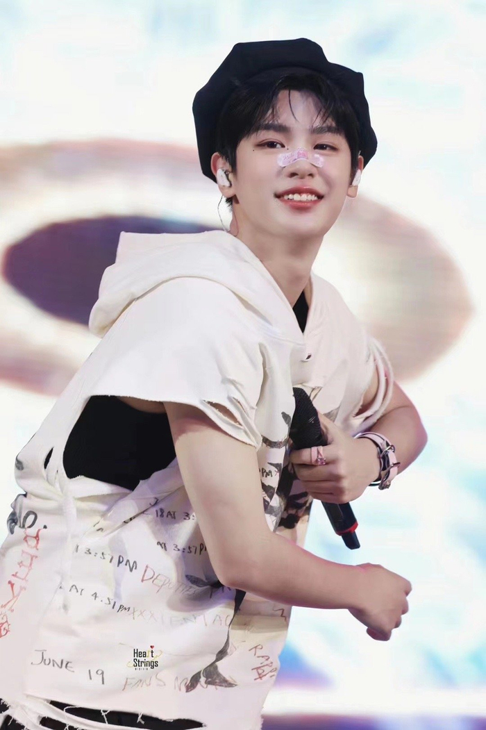 小贾弟弟的高清大图来一波,nana们收图拉|nana|黄明昊_新浪新闻