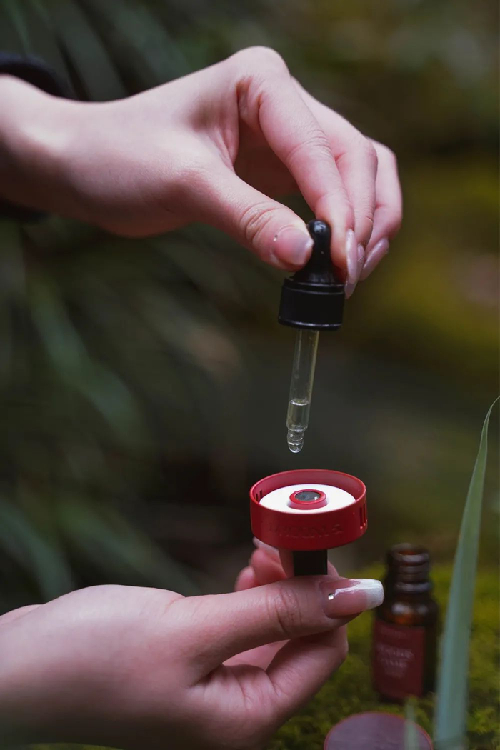 原价130元，现在只要116元，就能入手这样一个含10ml精油+一个车载香薰的礼盒，送给有车人士真的很合适。