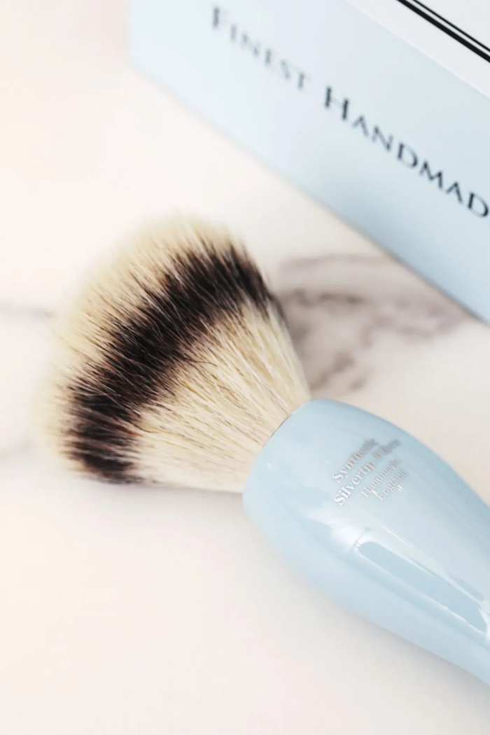 这款还是礼盒装，包装也是天空蓝，送礼仪式感满分~原价1291元，折后价格1191元~