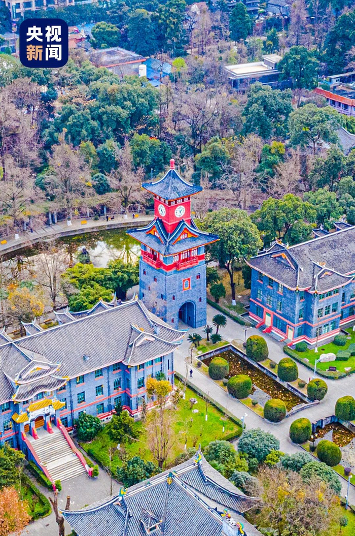 △四川大学华西校区的钟楼