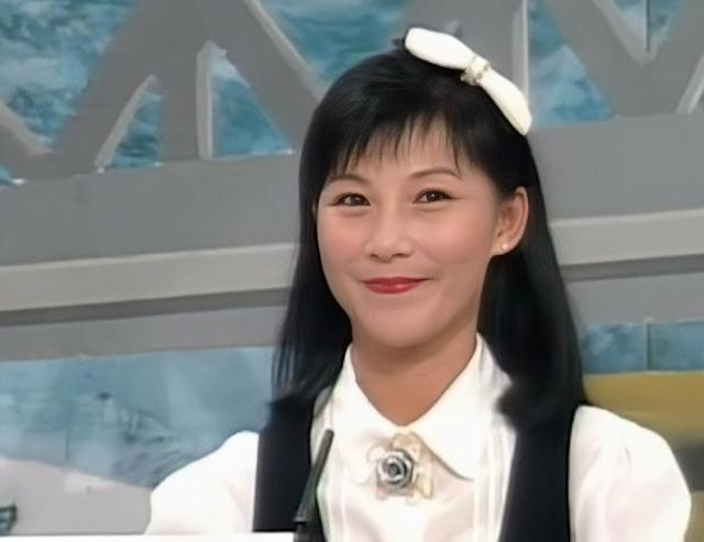 作为其中的元老级人物之一的香港知名女星,主持人余文诗,更是陪伴大家