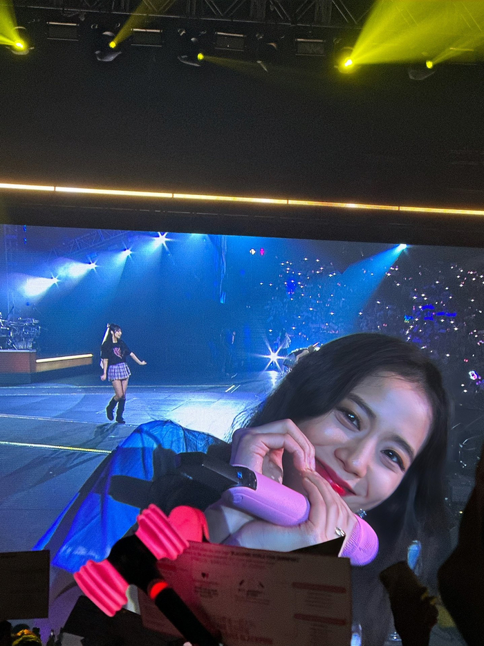 jisoo金智秀 美绝了的舞台神图|金智秀|jisoo_新浪新闻