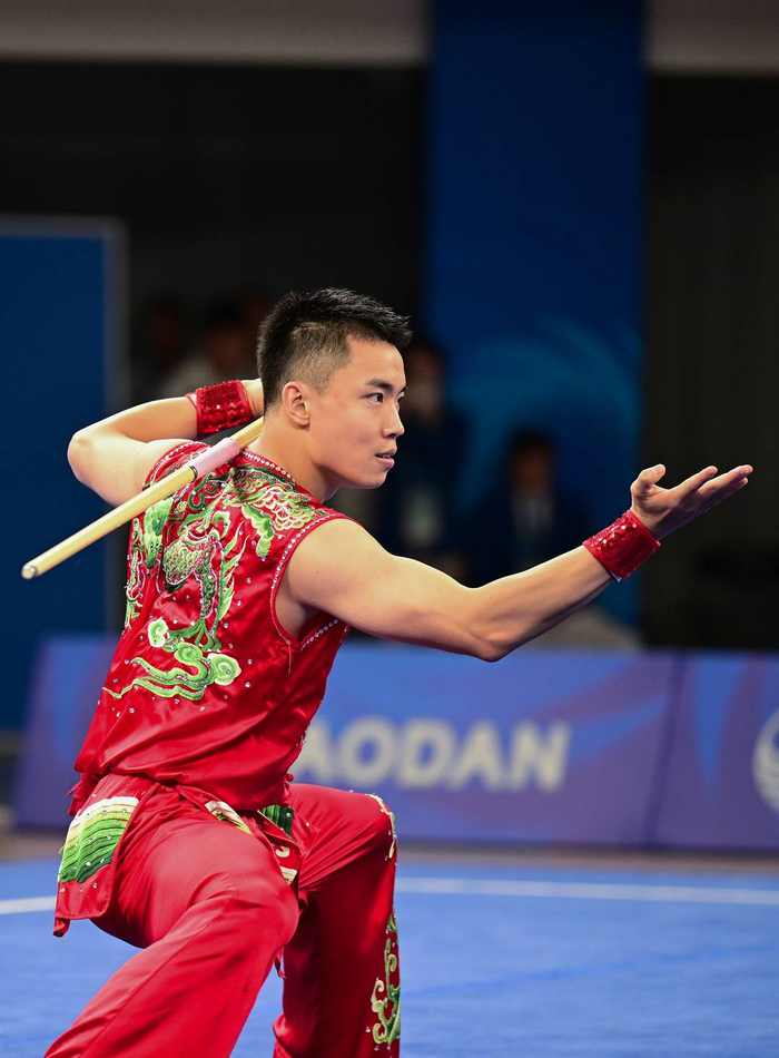 图说大运|武术男子南棍比赛 曹茂园获金牌|大运会|比赛|武术_新浪新闻