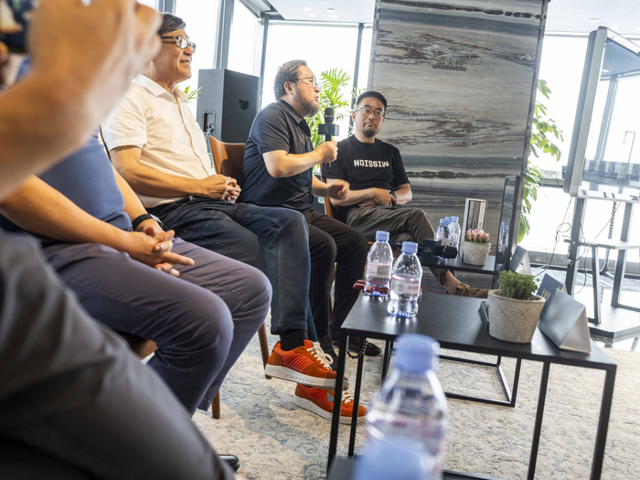 中国摄影家协会理论委员会委员潘科在分享他的西安记忆。澎湃新闻 许海峰 图