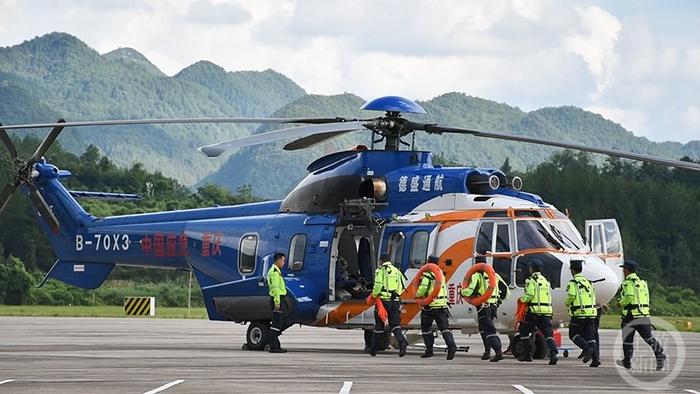 重庆市应急管理局将一架大型救助直升机靠前部署到黔江武陵山机场