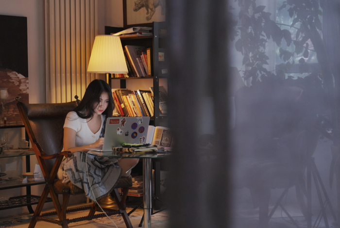 ▲邹雅琦通常自己一个人完成作品的策划、执行和剪辑