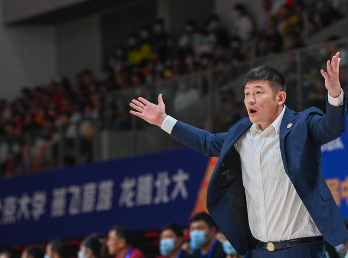 大运男篮惨败中国台北后卫陈磊引众怒防守内线全崩耻辱