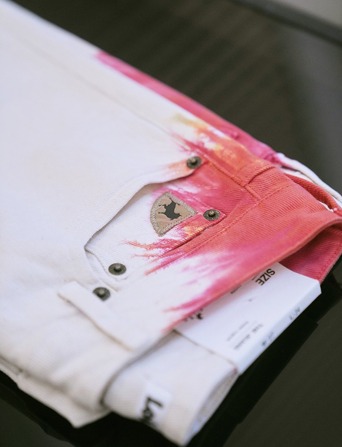 维秘呈现首个中国设计师联名系列lois探索丹宁材质是日美好事物