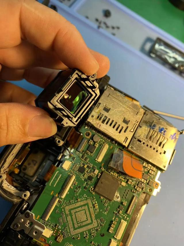 他花4500元买了台a7m4拆开后惊呆了