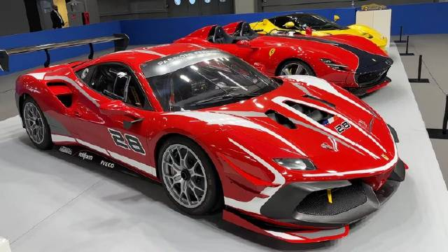 红色法拉利跑车法拉利458