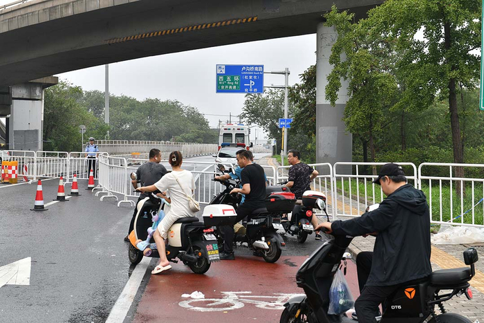 2023年8月1日，北京，永定河开闸泄洪，目前卢沟新桥已封闭。