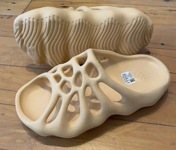 卡戴珊上脚yeezy450拖鞋官图提前曝光终于发售了