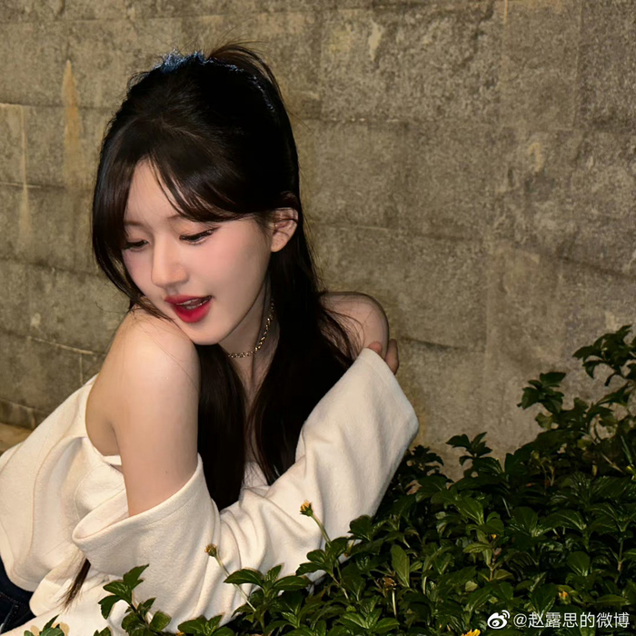 甜妹也可以这么有清冷感的吗|赵露思_新浪新闻
