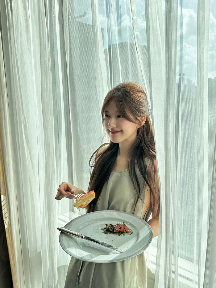 甜妹也可以这么有清冷感的吗|赵露思_新浪新闻