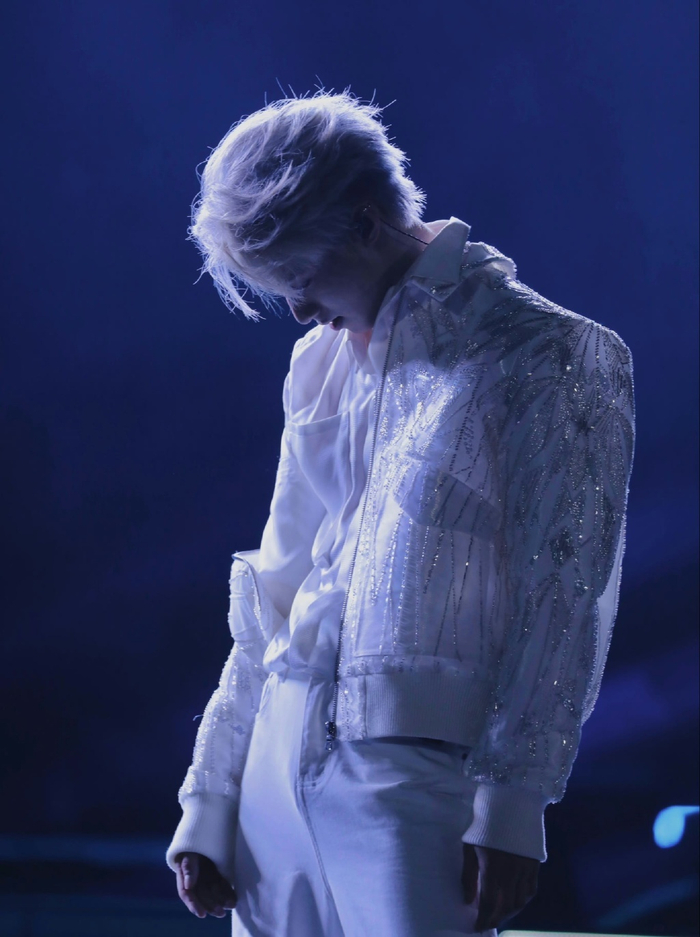 刘耀文银发造型,咱就是说,每一帧都是极致帅气……|刘耀文|银发|造型