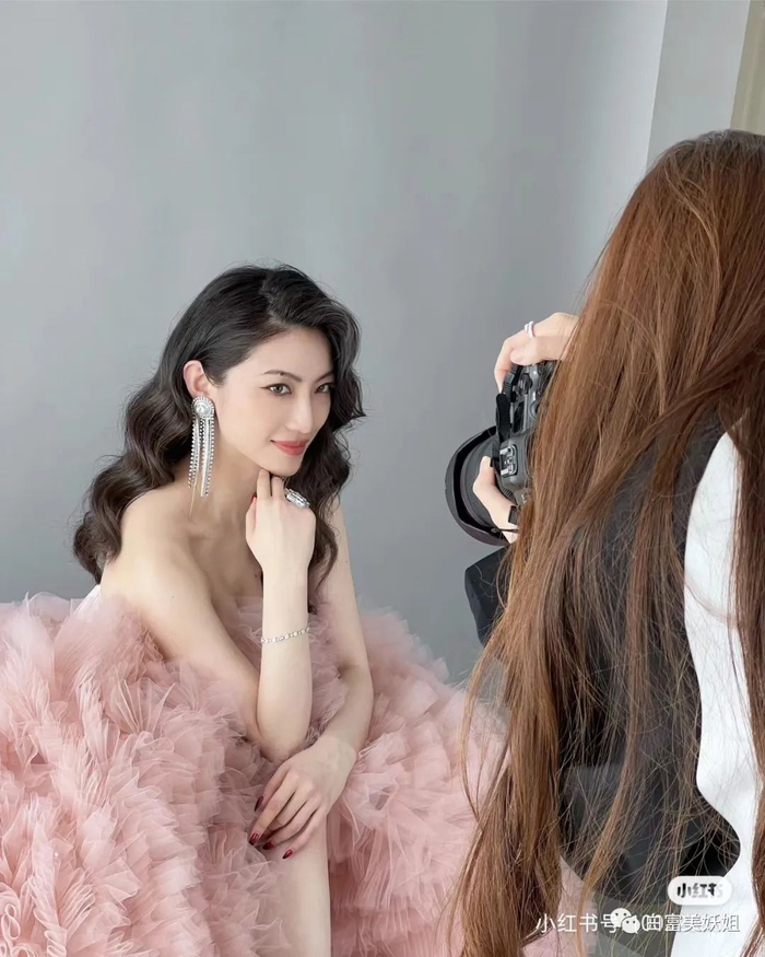 博主@曲曲大女人,乐传曲,1989年出生,2012年毕业于武汉大学.