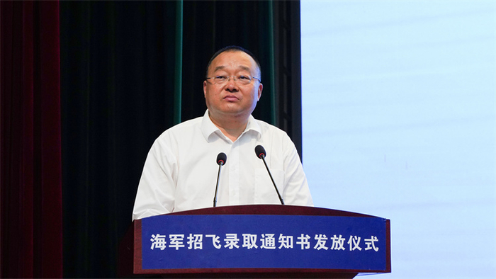 ▲重庆市第十一中学校党委书记、校长章显林