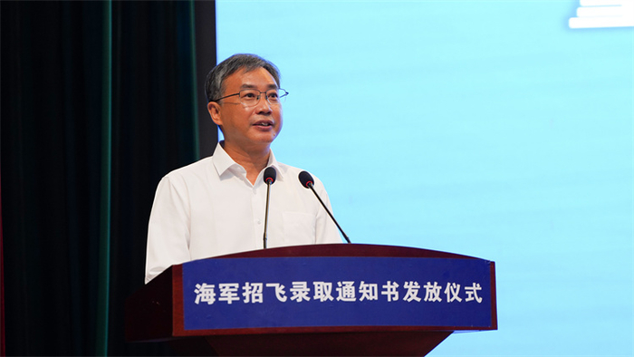 ▲重庆市南岸区委书记、重庆经开区党工委书记许洪斌