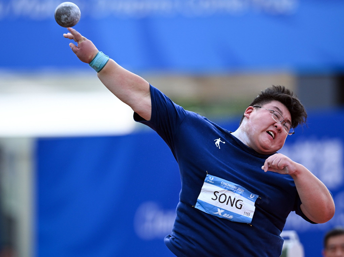 宋佳媛获得女子铅球金牌. 图/新华社