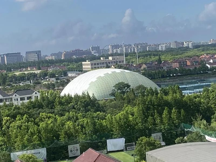 气膜篮球馆开始贴片改色