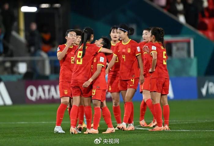 8月1日，中国队球员在比赛后。新华社记者毛思倩摄