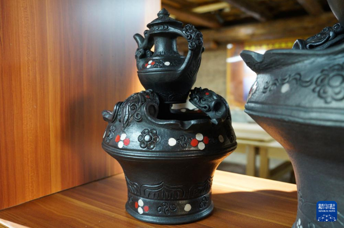 尼西黑陶:续写窑火中的非遗之美|陶器_新浪新闻
