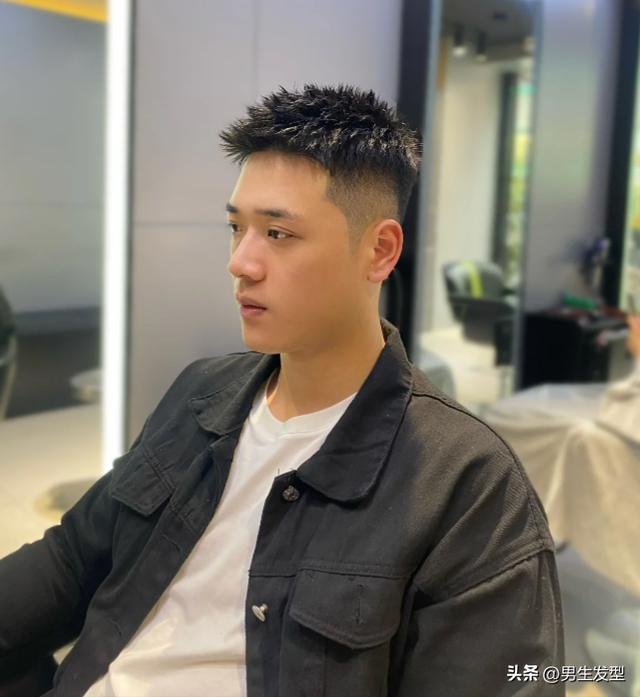 男生夏天适合留"两边推短"发型,这3款造型清爽干净,谁剪谁帅|发型