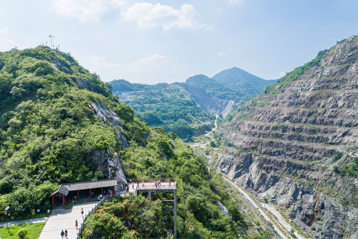 高质量发展调研行湖北黄石走进亚洲第一天坑