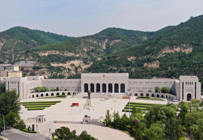 这是2023年6月27日拍摄的延安革命纪念馆（无人机照片）。新华社记者 张博文 摄