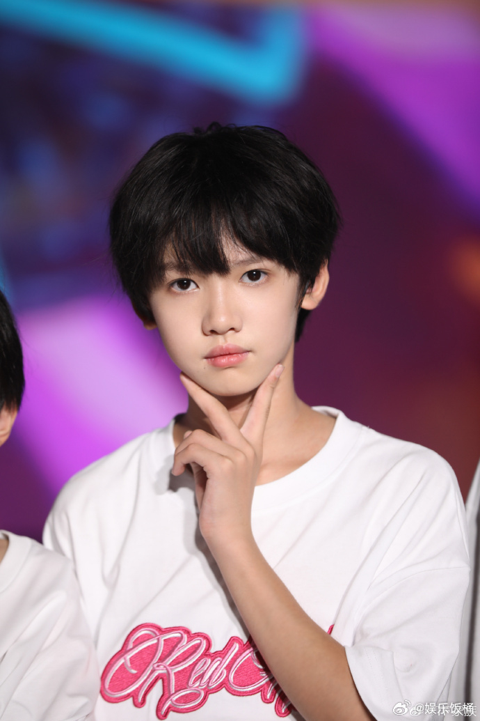 tf四代公演后台花絮照,弟弟们都好可爱呀,继续加油吧!