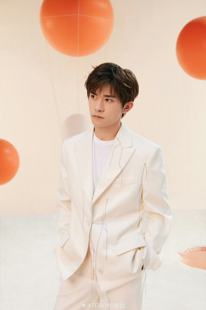 tfboys组合王俊凯王源易烊千玺向涿州灾区捐款300万元