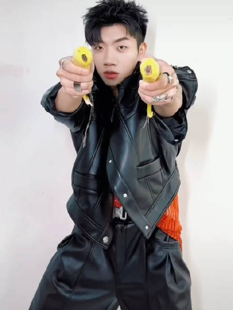哈哈哈哈哈杨和苏和这个表情包真的太像了!
