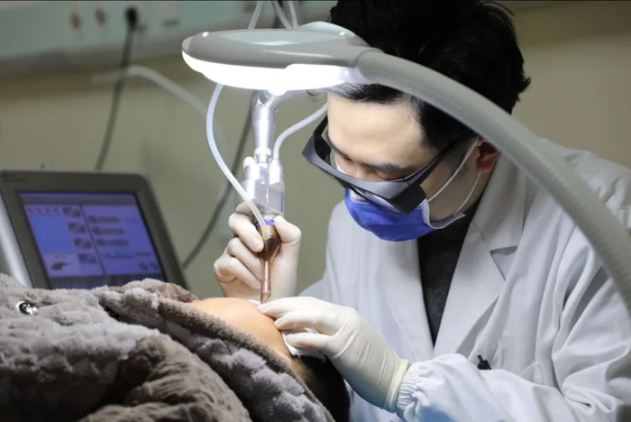 激光祛痣 魏美娟 摄