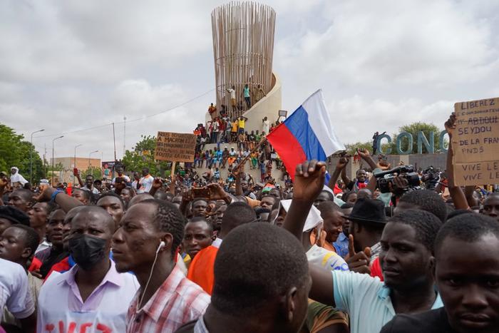 尼日尔首都尼亚美民众集会 要求外国军队撤离该国
