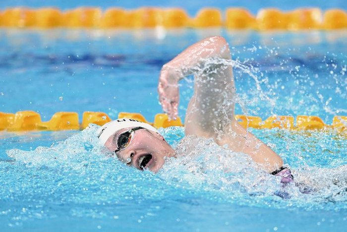 李冰洁获成都大运会游泳项目女子1500米自由泳金牌