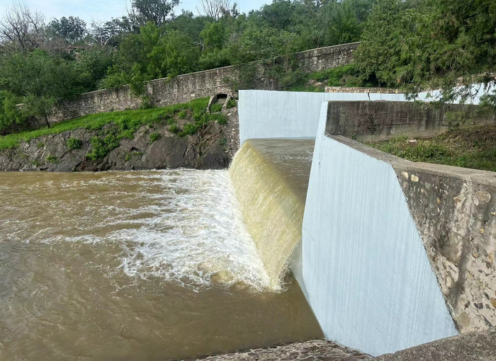 远离河道十三陵水库已提闸怀柔水库泄洪仍继续