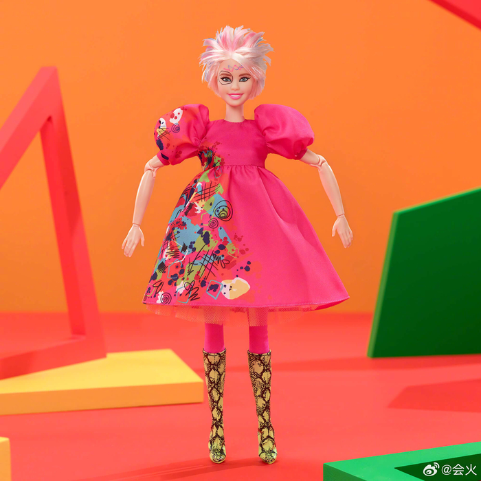 美泰趁热打铁推出的预定限量版"怪人芭比"芭比娃娃|美泰|芭比娃娃