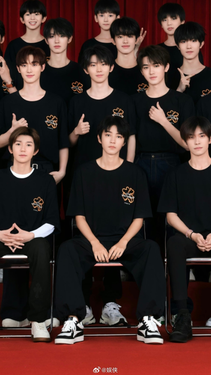 TF家族四代同堂大合照有,你认为TF家族的族草是谁?_新浪新闻