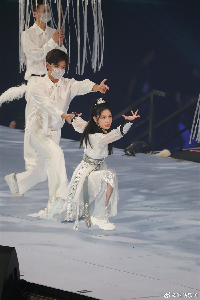 鞠婧祎丨李艺彤丨许佳琪丨孙芮丨赵粤丨段艺璇丨袁一琦丨王奕丨周诗雨