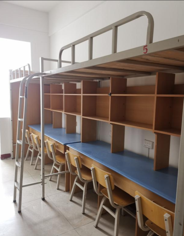 032重庆工程职业技术学院宿舍有四人间和六人间,均配置有卫生间,淋浴