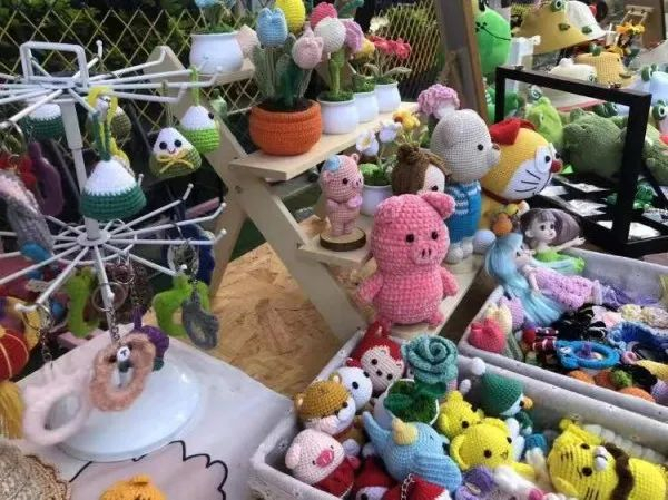 严阿姨钩的物件。郭剑烽 摄