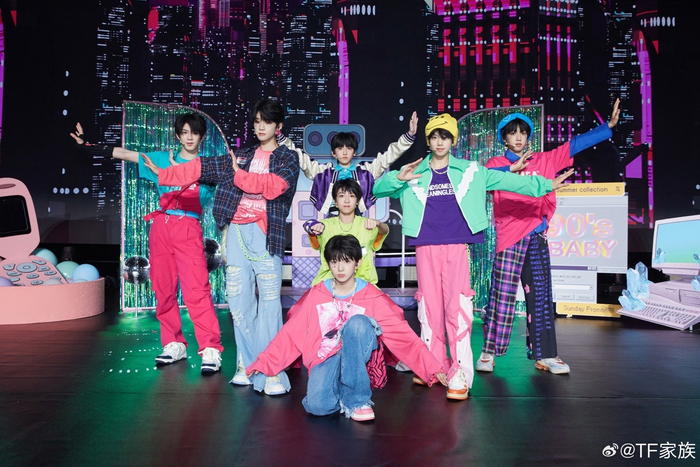 丨@TF家族 四代多巴胺快乐图鉴公演舞台照🈶~试问谁看到这些元气……|王浩|肉眼|少年|成长|心情_新浪新闻