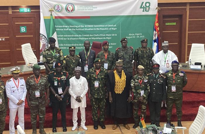 当地时间4日，西共体国家（不包括马里、布基纳法索、乍得、几内亚和尼日尔）国防参谋长在阿布贾举行会议 图自视觉中国